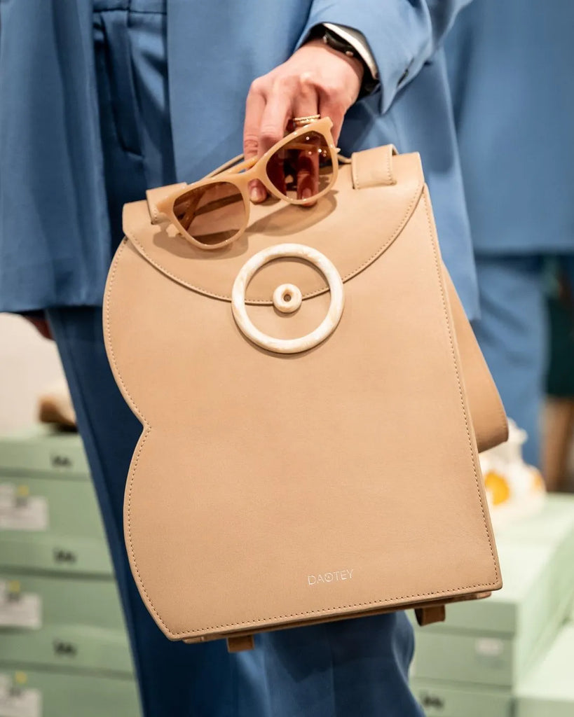 DAOTEY - Everyday comfort with conceptual shapes