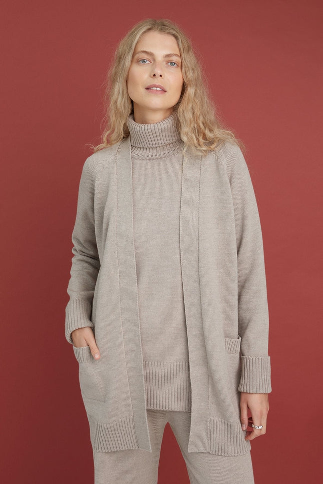 Monala | Knitted Merino Wool Cardigan with Pockets in Black