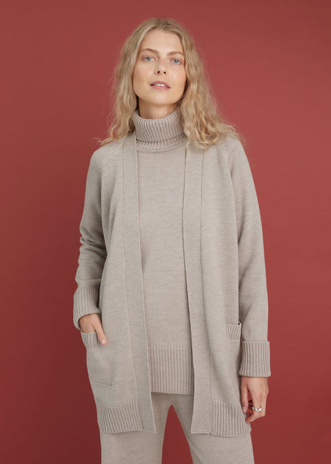 Monala | Knitted Merino Wool Cardigan with Pockets in Black