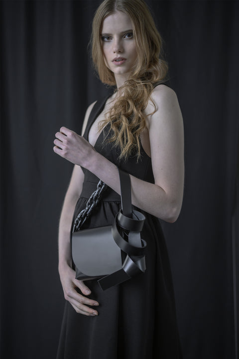 PBG studio | Mała torebka na ramię z łańcuszkiem