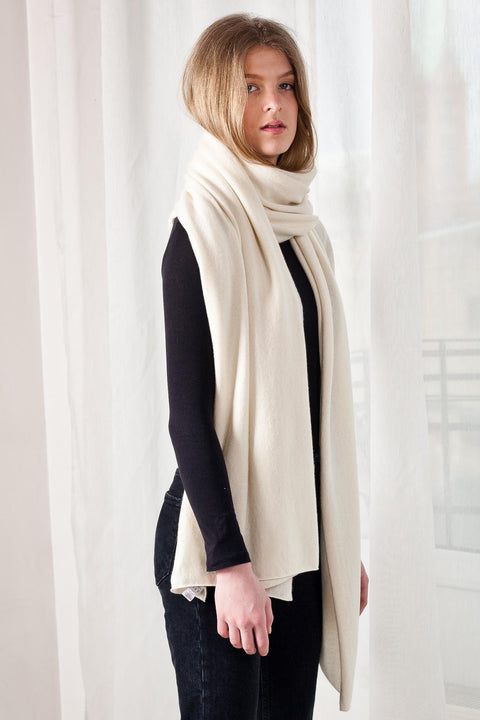 Krista Elsta I Off-white cashmere scarf
