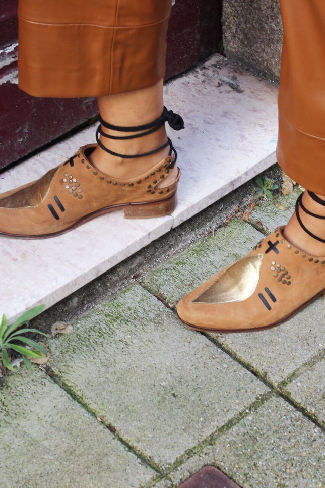Entrudo | Careto Flat shoes with lace camel