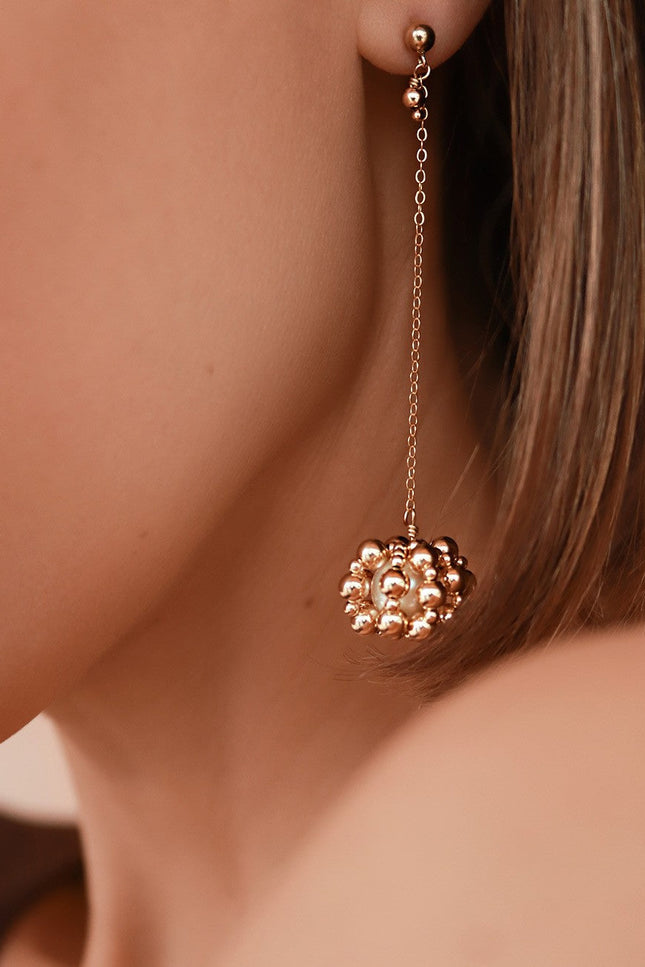 Pas de Marque | Gold-filled freshwater pearl earrings Couronne