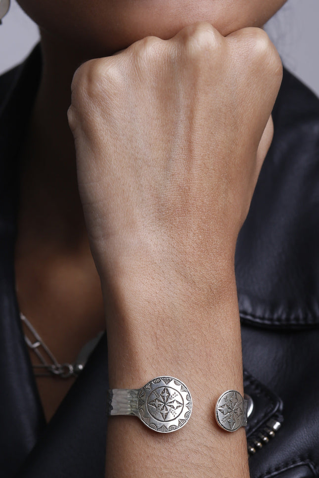 Yelli Jewels | Rosettes Bangle Bracelet