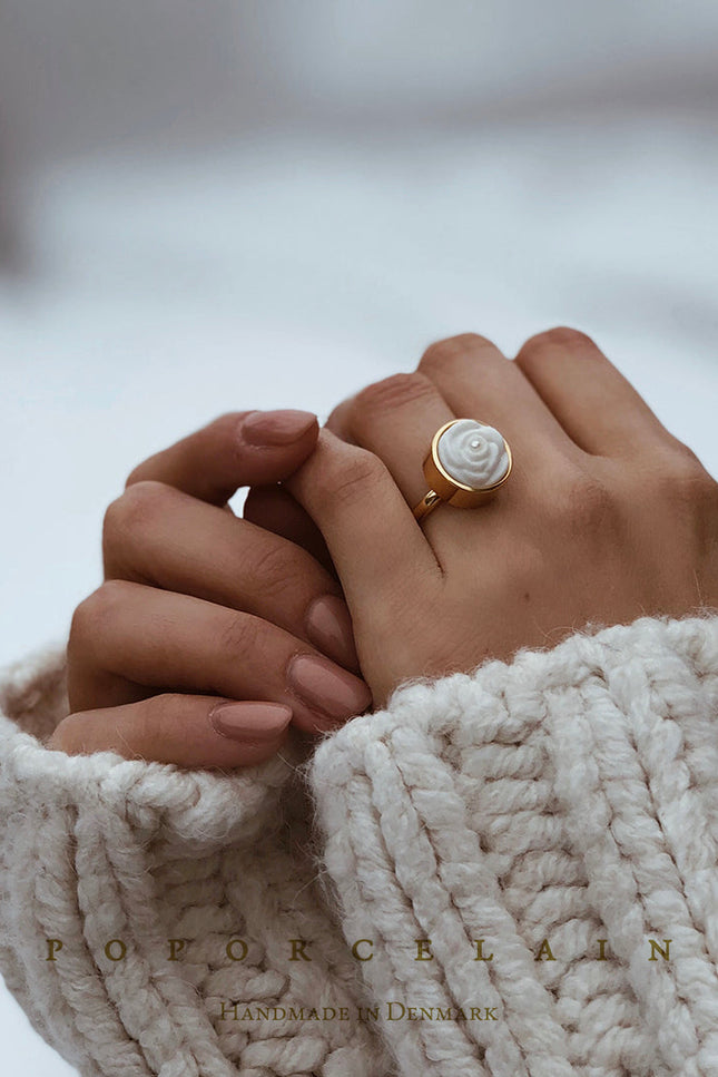Poporcelain | Rose with Pearl Ring
