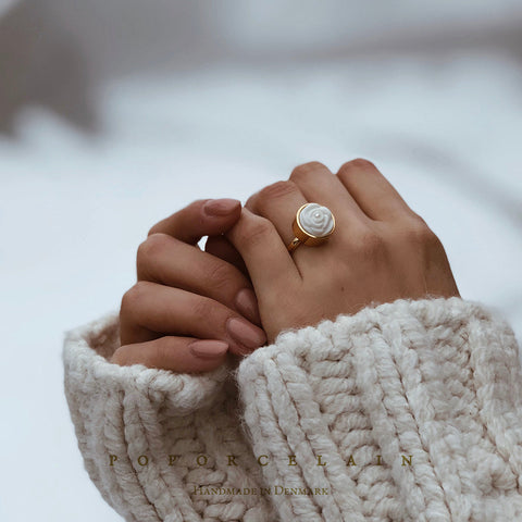 Poporcelain | Rose with Pearl Ring
