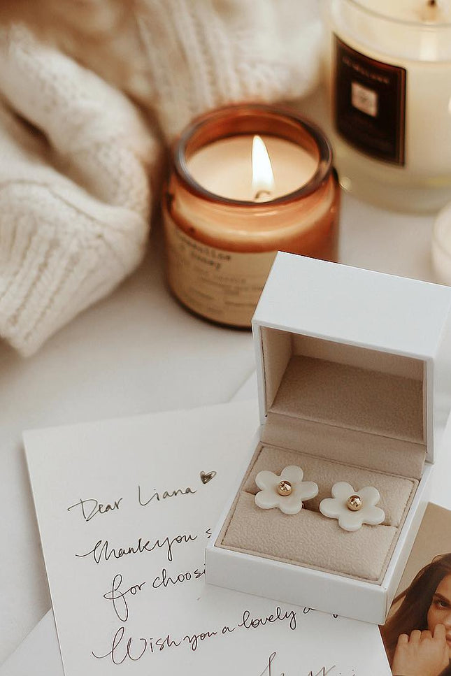 Poporcelain | Everyday Daisy Studs