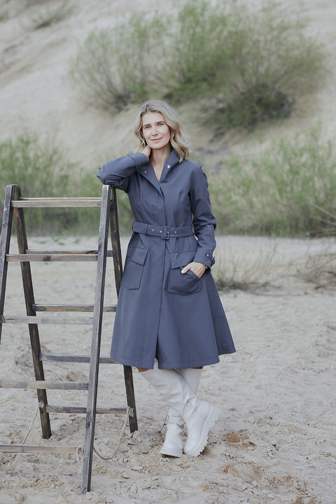 Ducktail Rainwear I SZARY PŁASZCZ PRZECIWDESZCZOWY Z ROZKLOSZOWANIEM - materiały z recyklingu