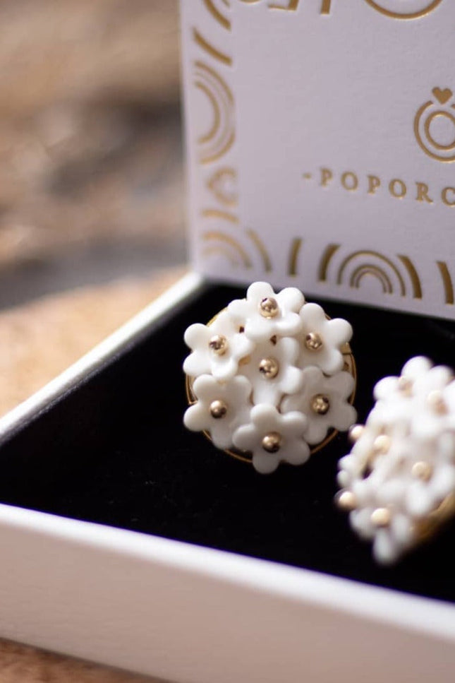 Poporcelain | Daisy Cluster Clip Studs