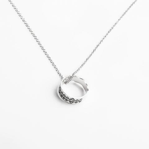 Yelli Jewels | 2-in-1 Wavy Reversible Ring and Pendant Necklace