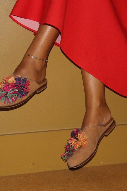 Entrudo | Lalim Slippers with raffia flowers