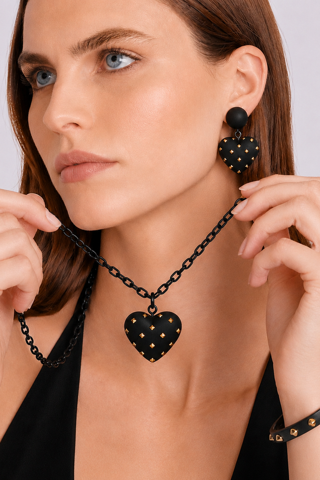 Michael Nash Jewelry | Bransoletka z żywicy matowej w kolorze czarnym z ćwiekami Clementine