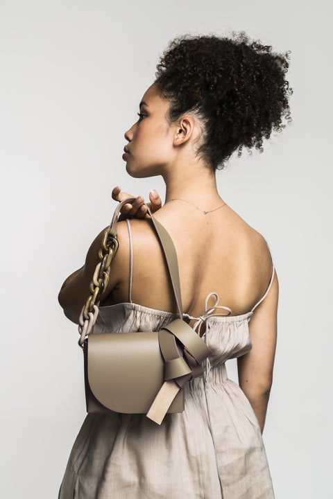 PBG studio | Mała torebka na ramię z łańcuszkiem