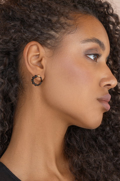 Pas de Marque | Gold-filled black spinel earrings La Roue