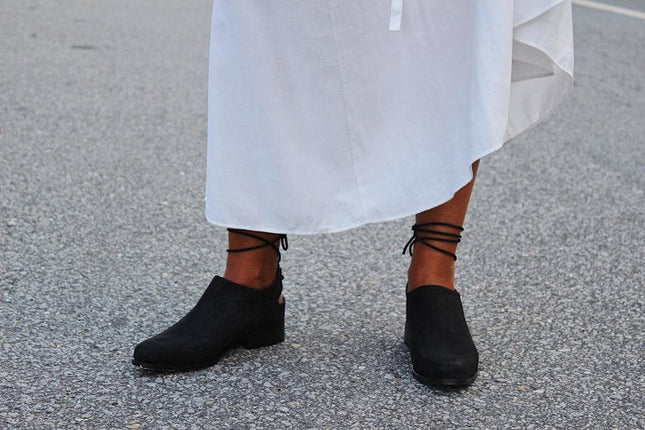 Entrudo | Careto Flat shoes with lace black