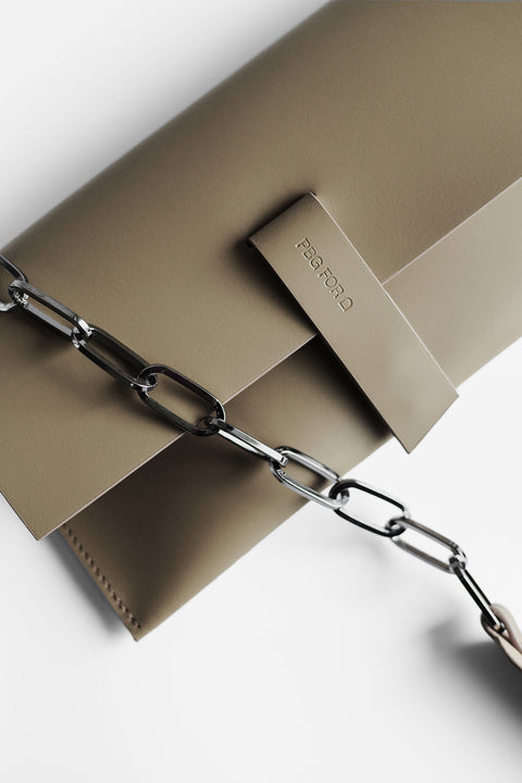 PBG studio | Clutch bag with chain