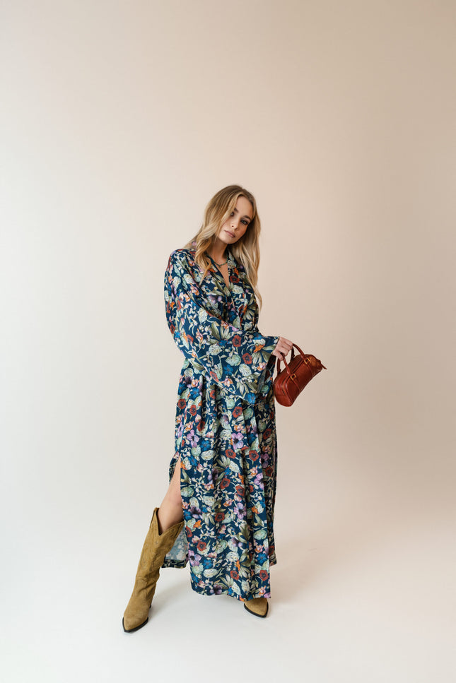 Maoconcept | Długie kimono z wiskozy w granatowym kolorze w kwiaty