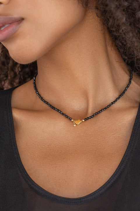Pas de Marque | Gold-filled black spinel necklace Cœur Aimant