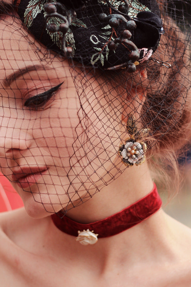 Poporcelain | White Cloud Rose Navy Velvet Choker
