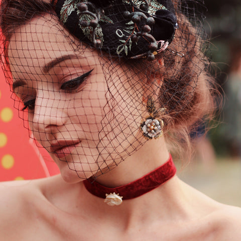 Poporcelain | Choker z różą White Cloud granatowy