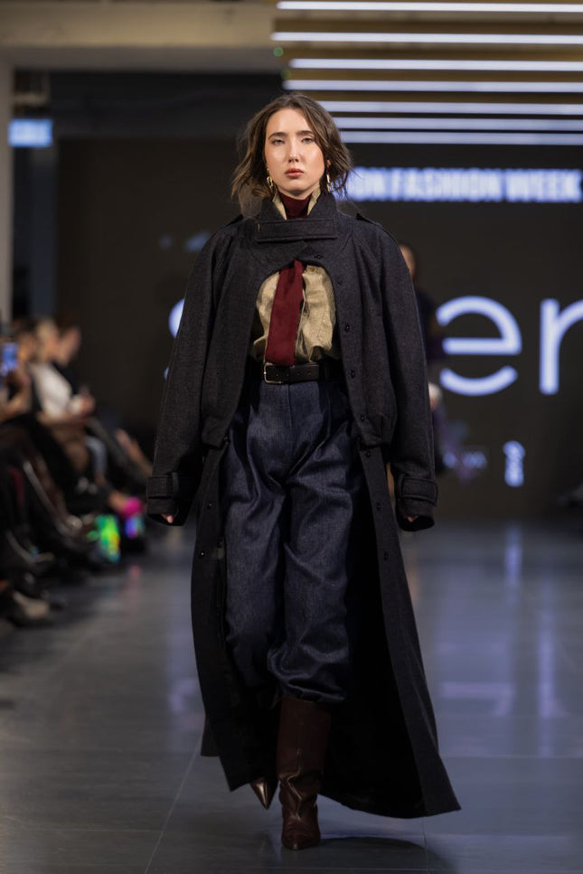 Selera | Barrel Jeans with Pleats and Cuffs