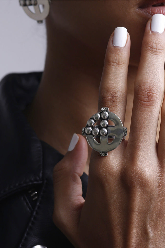 Yelli Jewels | Plus Studs Ring