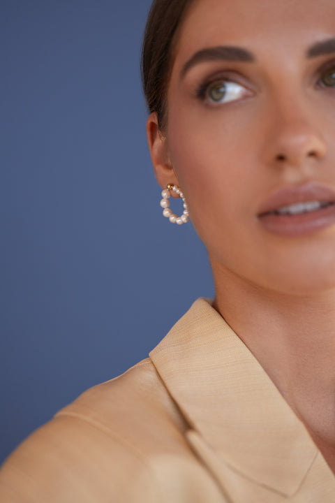 Pas de Marque | Gold-filled freshwater pearl earrings La Roue