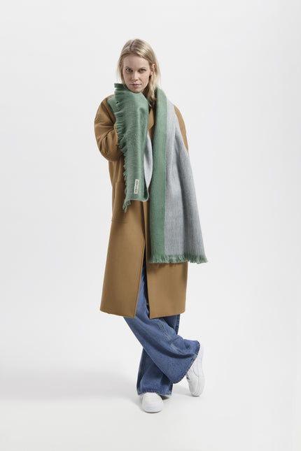 Alpaca Loca | Double Scarf Light Grey / Emerald Green