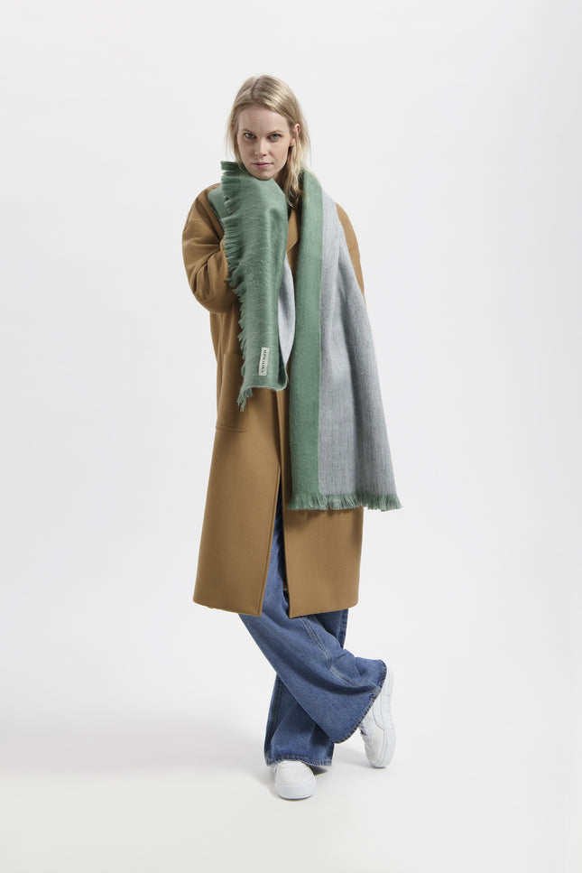 Alpaca Loca | Double Scarf Light Grey / Emerald Green