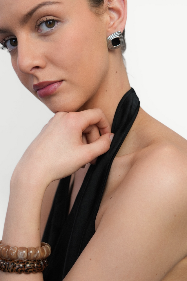 Miss Cecilia | Frame Noir Studs