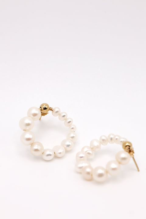 Pas de Marque | Gold-filled freshwater pearl earrings La Roue
