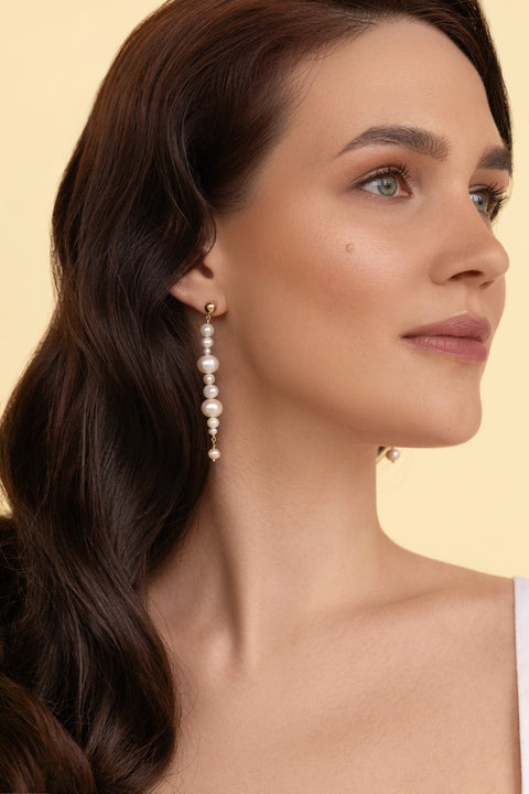 Pas de Marque | Gold-filled white freshwater pearl earrings La Chenille