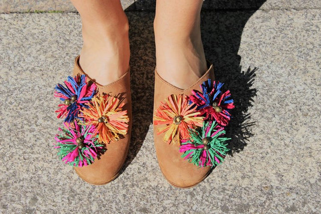 Entrudo | Lalim Slippers with raffia flowers