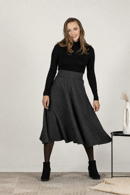 Midi wool skirt
