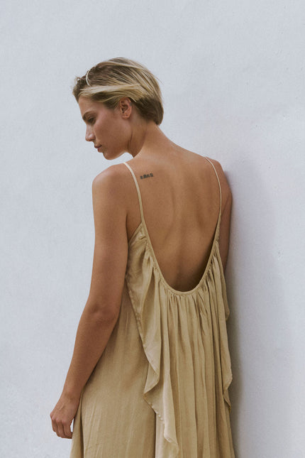 A Perfect Nomad | SILK SYROS