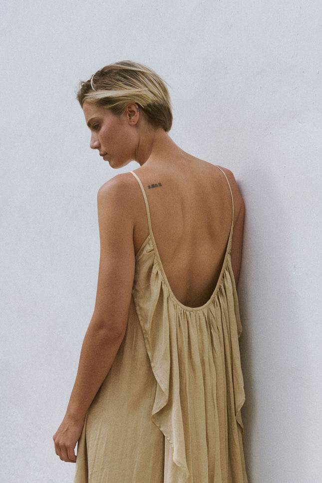 A Perfect Nomad | SILK SYROS