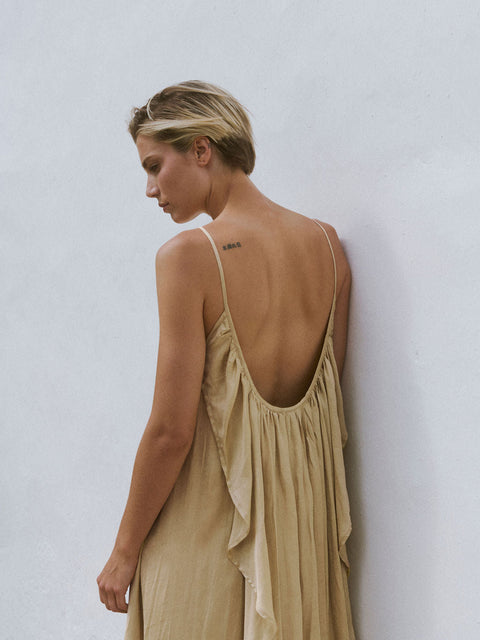 A Perfect Nomad | SILK SYROS