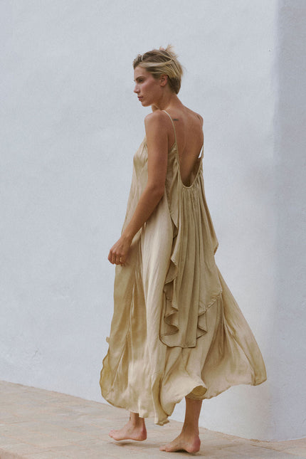 A Perfect Nomad | SILK SYROS