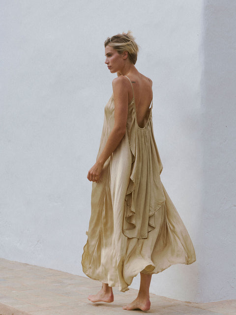 A Perfect Nomad | SILK SYROS