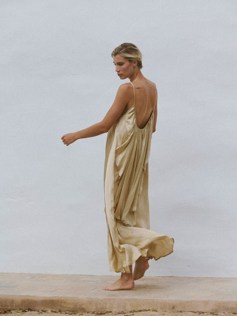 A Perfect Nomad | SILK SYROS