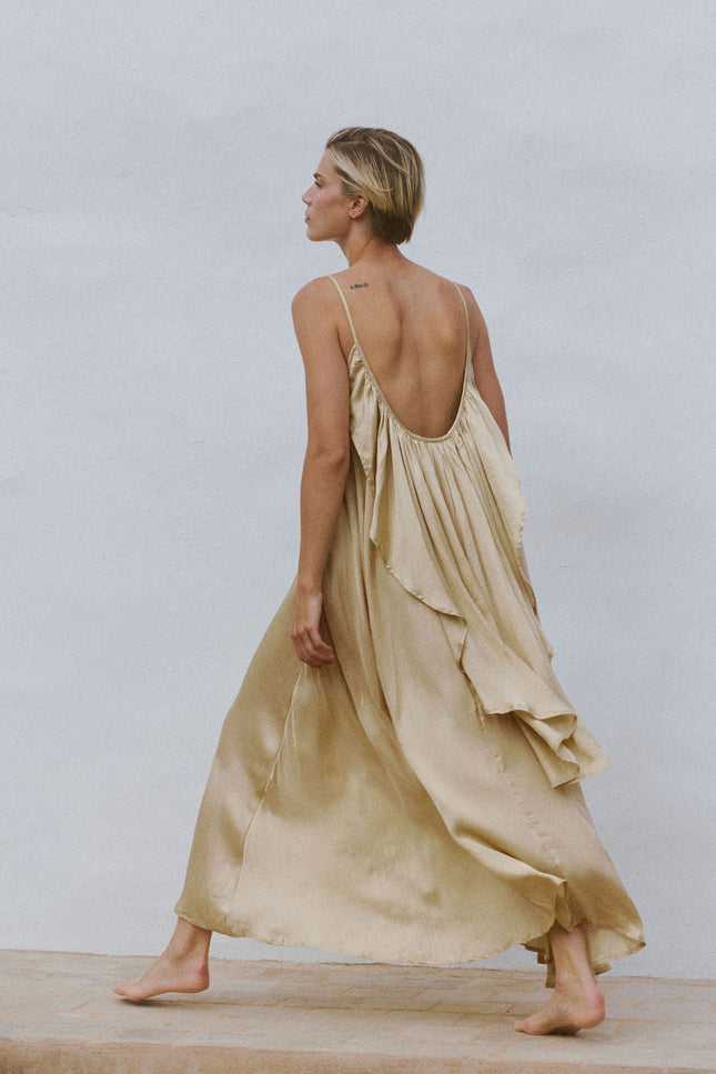 A Perfect Nomad | SILK SYROS