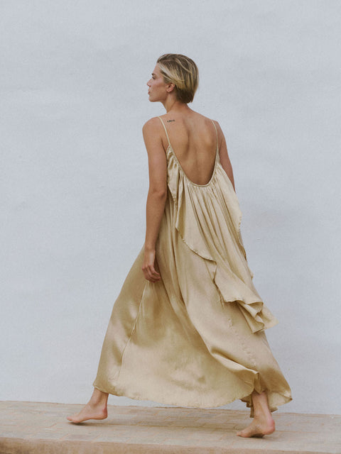 A Perfect Nomad | SILK SYROS