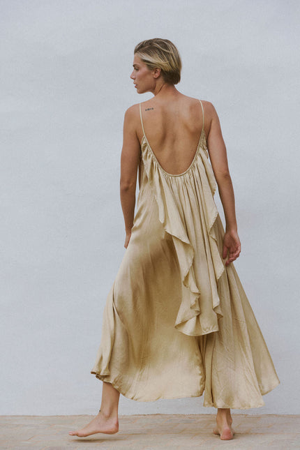 A Perfect Nomad | SILK SYROS