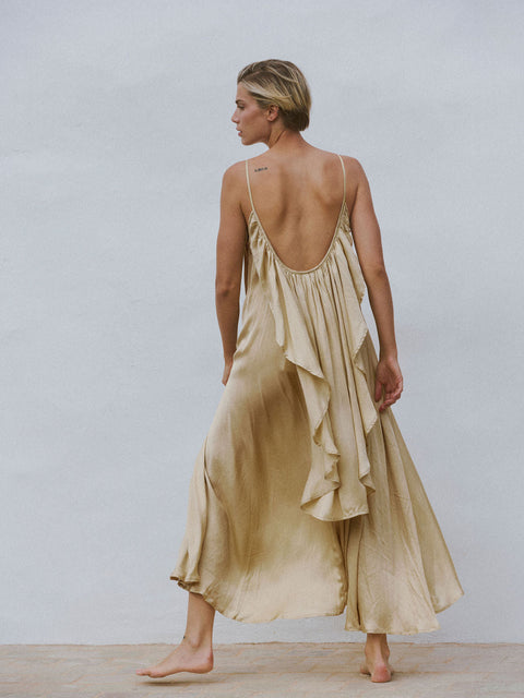 A Perfect Nomad | SILK SYROS