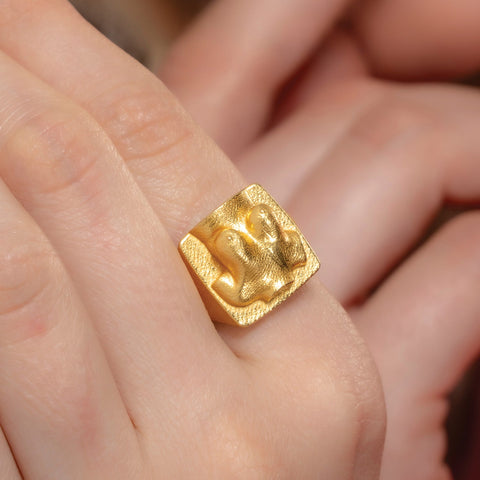 Arvino | Granular Diva Signet Ring