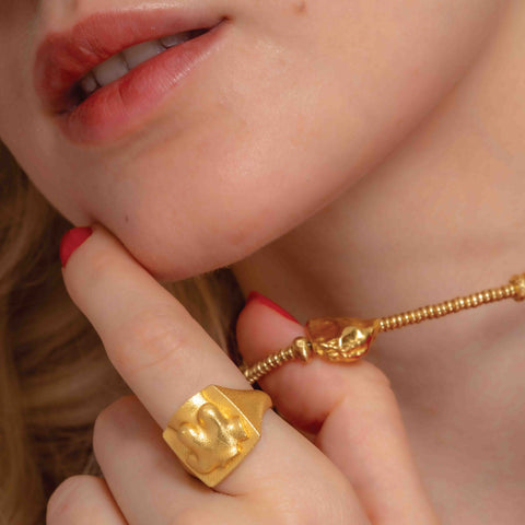 Arvino | Granular Diva Signet Ring