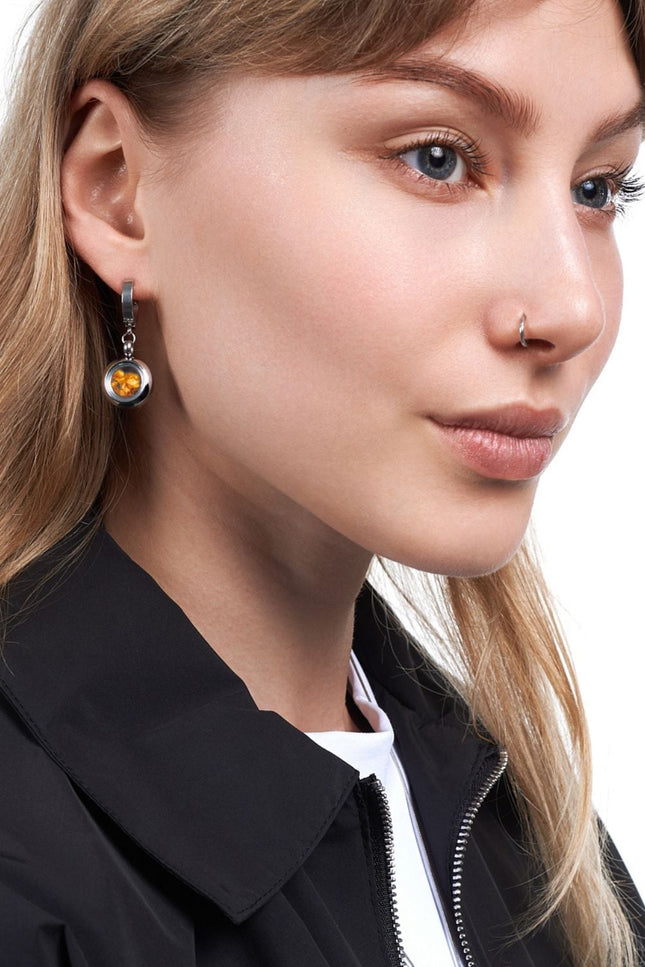My Little Nature I Dangle Huggie Earrings With Amber Stones