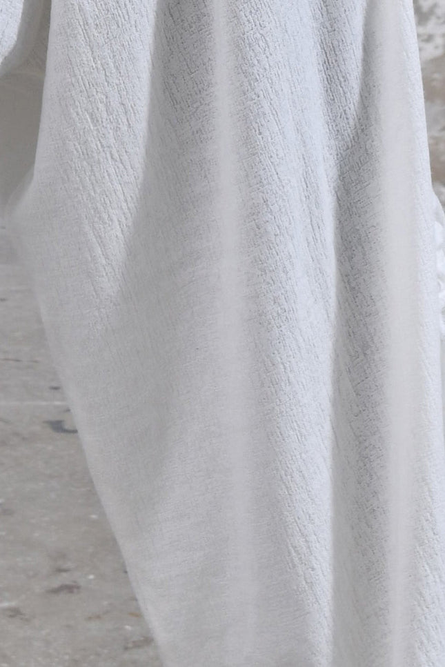 Zhenabia I Duo Salvar in White
