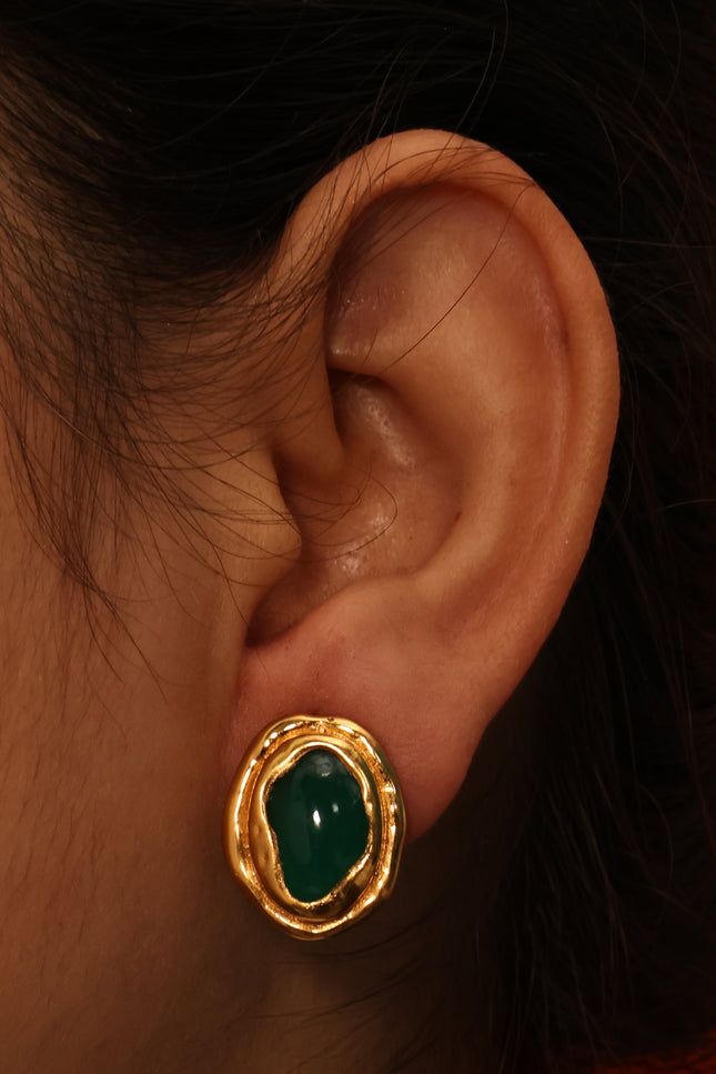 Arvino's Gold plated earring with a green onyx worn by a model. Green Onyx ocean stud from arvino Demi fine jewellery collection