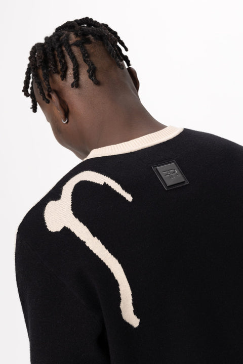 Jacquard fine knit FREISI sweater-a visually striking design featuring the contrasting jacquard Freisi logo adorning the front, shoulder line, and back